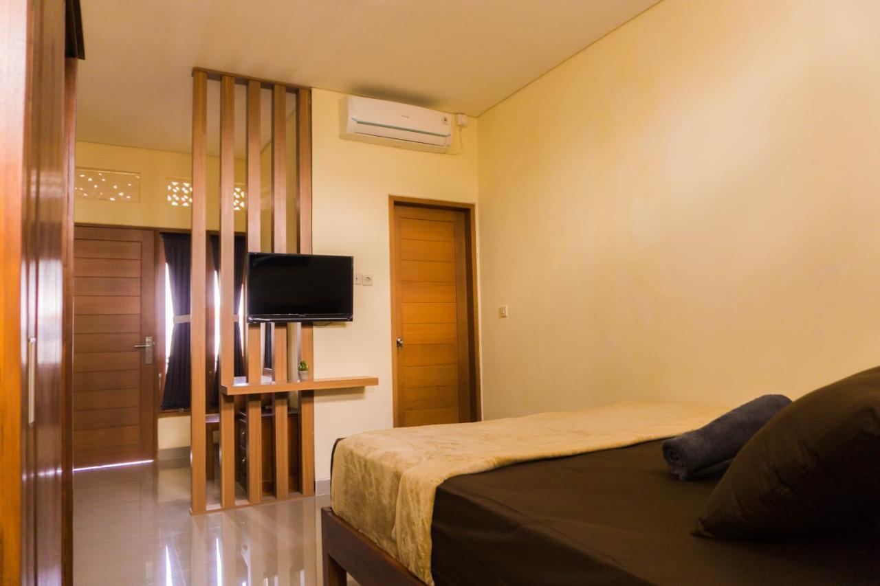 Cakra House Hotel Denpasar  Ngoại thất bức ảnh